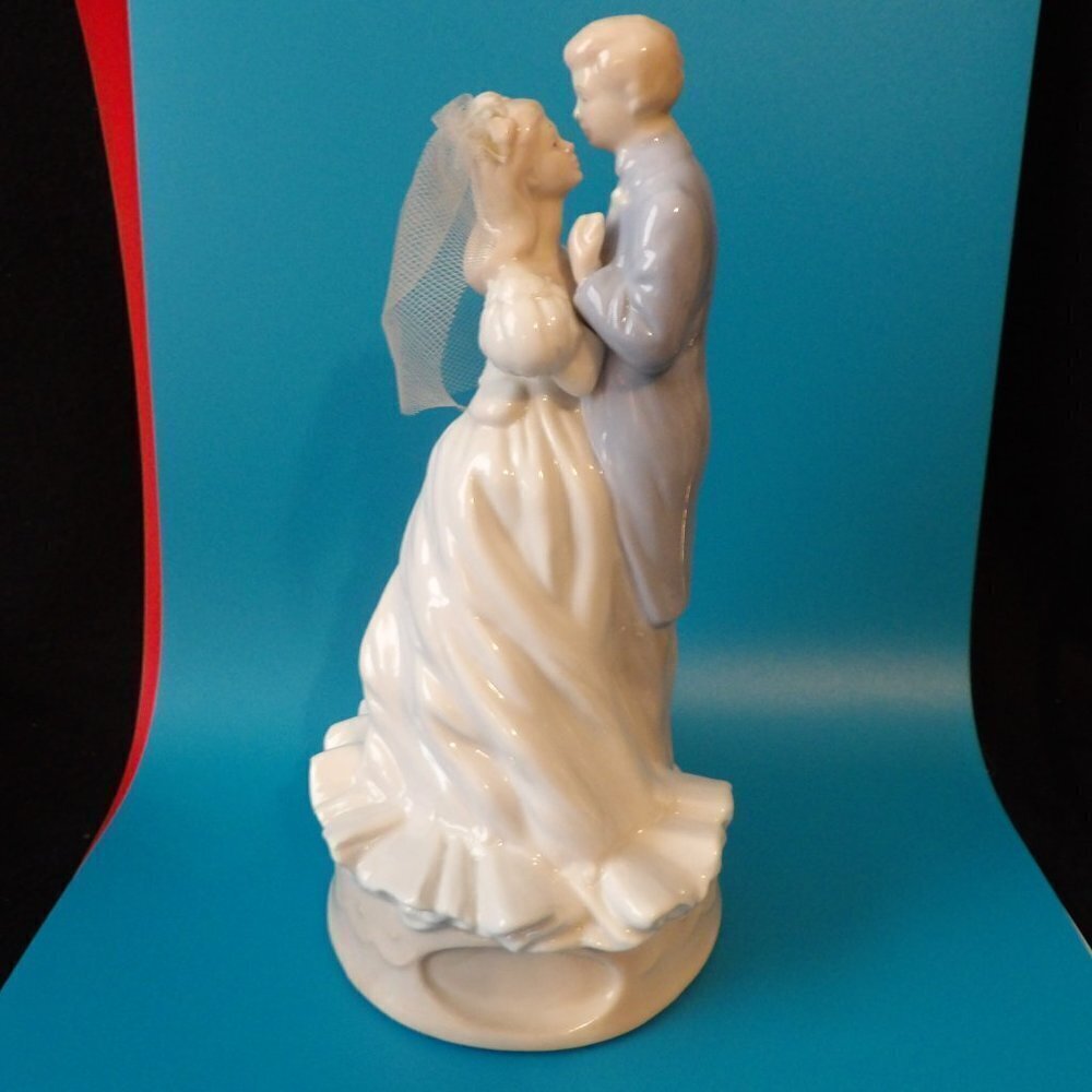 Vintage Bride and Groom with Music Box - Picture 6 of 8